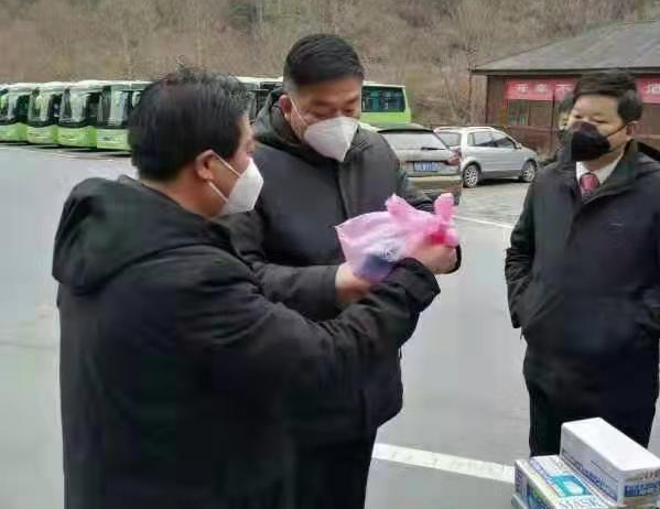 不忘初心勇继续，，，，，我是党员我先上